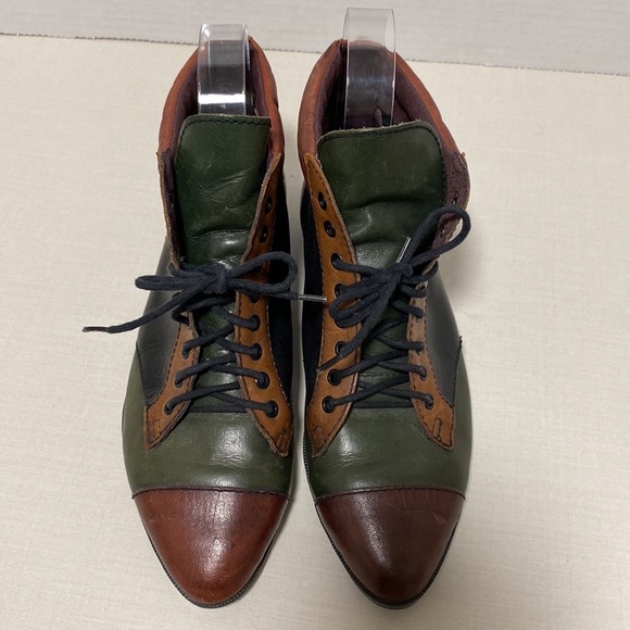 Footgear - 80's Inspired Lace up Flat Boot - Picture 3 of 11